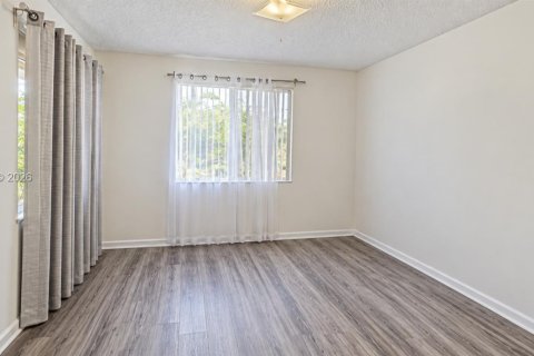 Condo in Coconut Creek, Florida, 2 bedrooms  № 2413282 - photo 11