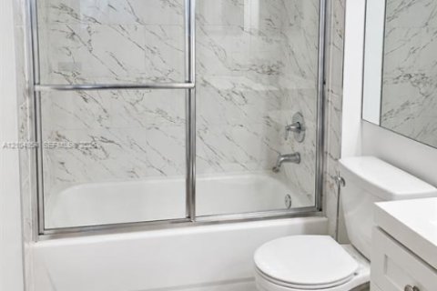 Condo in Coconut Creek, Florida, 2 bedrooms  № 2413282 - photo 19