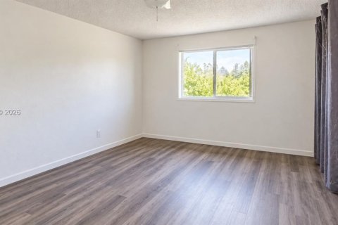Condo in Coconut Creek, Florida, 2 bedrooms  № 2413282 - photo 16