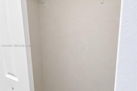 Condo in Coconut Creek, Florida, 2 bedrooms  № 2413282 - photo 17