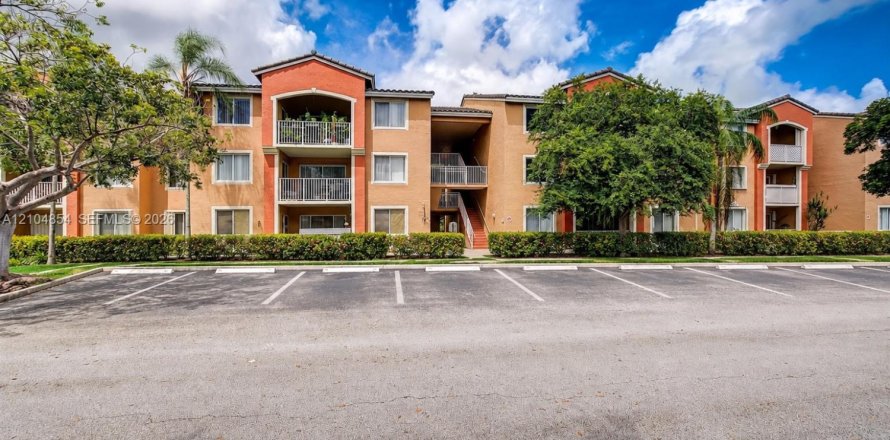 Condo in Coconut Creek, Florida, 2 bedrooms  № 2413282