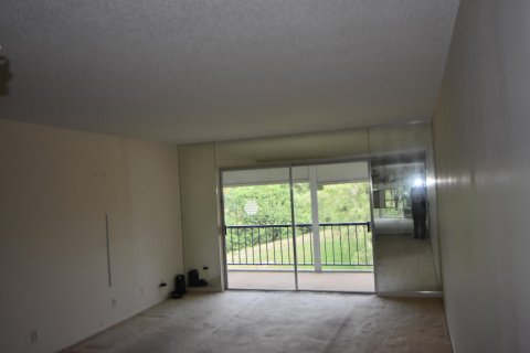 Condo in Lauderhill, Florida, 2 bedrooms  № 2251747 - photo 8