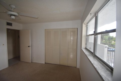 Condo in Lauderhill, Florida, 2 bedrooms  № 2251747 - photo 17