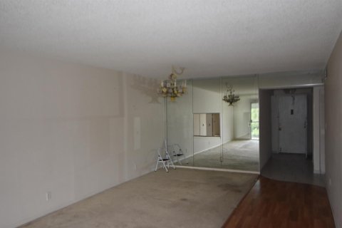 Condo in Lauderhill, Florida, 2 bedrooms  № 2251747 - photo 9