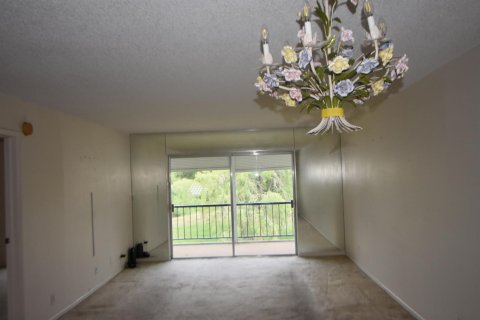 Condo in Lauderhill, Florida, 2 bedrooms  № 2251747 - photo 7