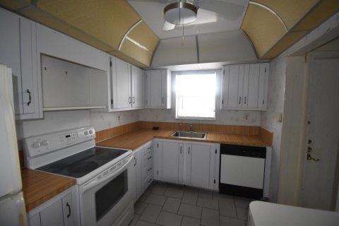 Condo in Lauderhill, Florida, 2 bedrooms  № 2251747 - photo 21