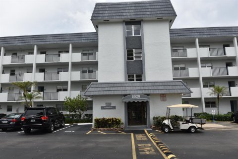 Condo in Lauderhill, Florida, 2 bedrooms № 2251747