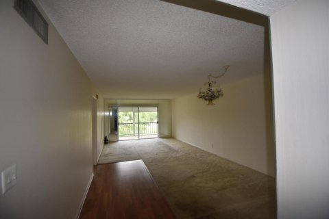 Condo in Lauderhill, Florida, 2 bedrooms  № 2251747 - photo 6