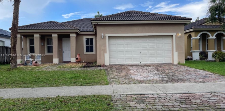 House in Homestead, Florida 3 bedrooms, 170.29 sq.m. № 2021711