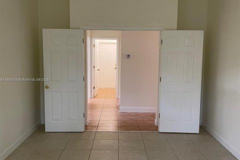 House in Homestead, Florida 3 bedrooms, 170.29 sq.m. № 2021711 - photo 13