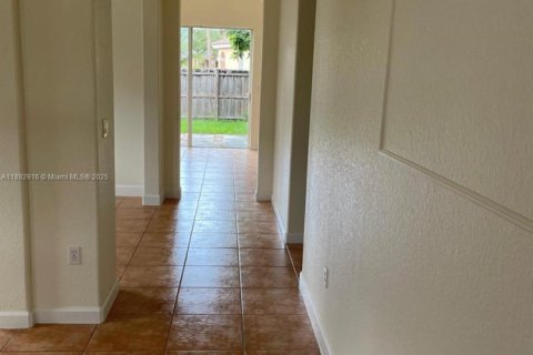 House in Homestead, Florida 3 bedrooms, 170.29 sq.m. № 2021711 - photo 4