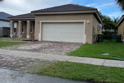 House in Homestead, Florida 3 bedrooms, 170.29 sq.m. № 2021711 - photo 20