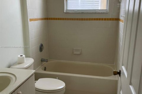 House in Homestead, Florida 3 bedrooms, 170.29 sq.m. № 2021711 - photo 11