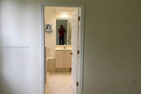 House in Homestead, Florida 3 bedrooms, 170.29 sq.m. № 2021711 - photo 12