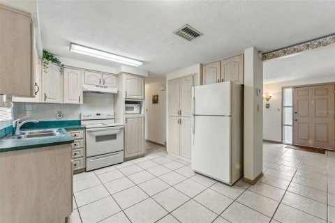House in Holiday, Florida 2 bedrooms, 86.96 sq.m. № 1916048 - photo 10