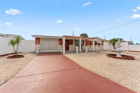 House in Holiday, Florida 2 bedrooms, 86.96 sq.m. № 1916048 - photo 2