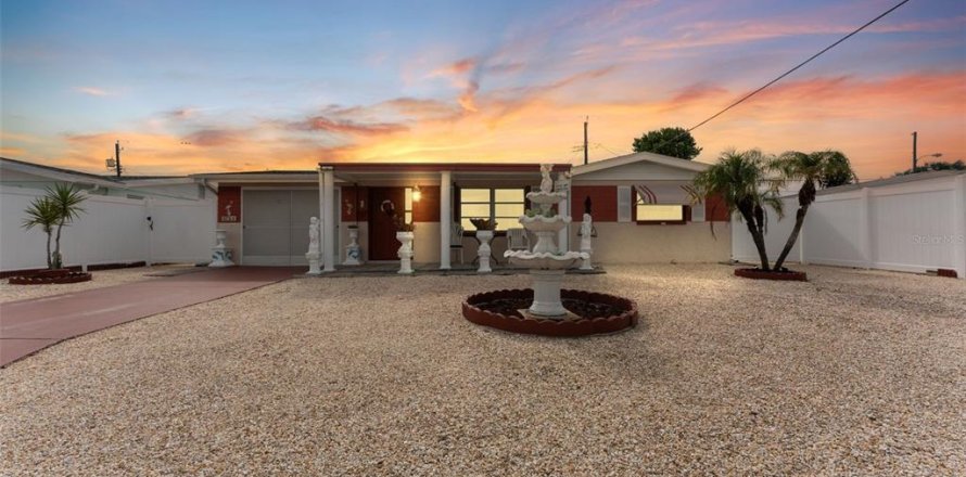 House in Holiday, Florida 2 bedrooms, 86.96 sq.m. № 1916048