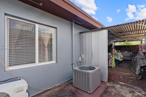Villa ou maison à louer à Miami, Floride: 3 chambres, 117.06 m2 № 1947207 - photo 30