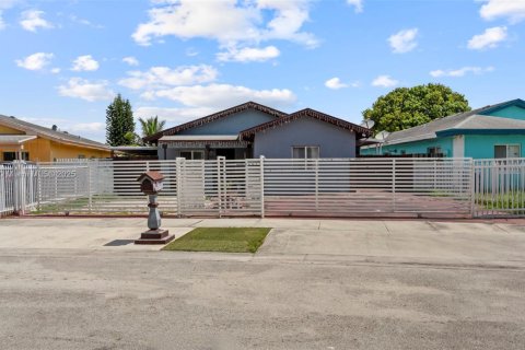 Villa ou maison à louer à Miami, Floride: 3 chambres, 117.06 m2 № 1947207 - photo 2