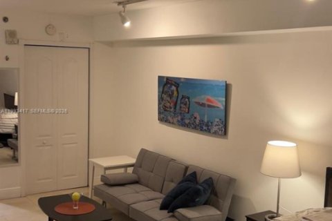 Condo in Miami, Florida  № 2055471 - photo 15