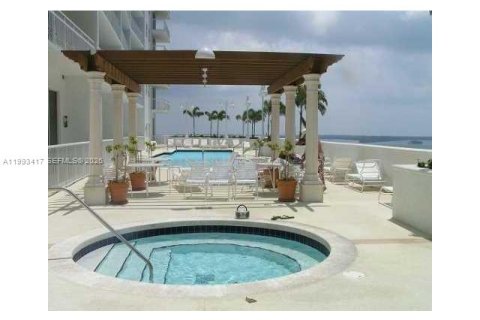 Condominio en alquiler en Miami, Florida, 39.48 m2 № 2055471 - foto 4