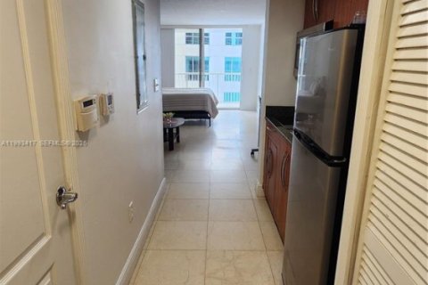 Condo in Miami, Florida  № 2055471 - photo 12