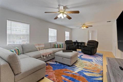House in Gulfport, Florida 5 bedrooms, 298.59 sq.m. № 1628487 - photo 3