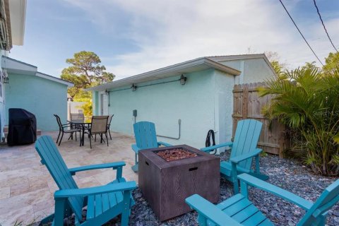 House in Gulfport, Florida 5 bedrooms, 298.59 sq.m. № 1628487 - photo 22