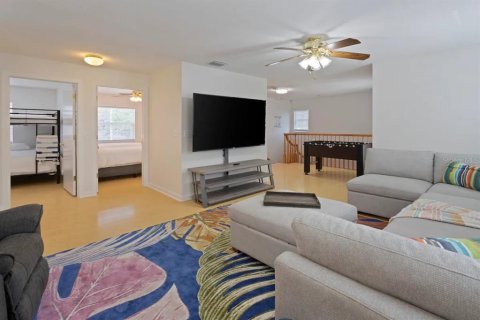 House in Gulfport, Florida 5 bedrooms, 298.59 sq.m. № 1628487 - photo 5