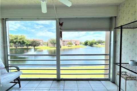 Copropriété à vendre à Sunrise, Floride: 2 chambres, 78.97 m2 № 2036524 - photo 17