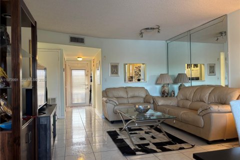 Copropriété à vendre à Sunrise, Floride: 2 chambres, 78.97 m2 № 2036524 - photo 11