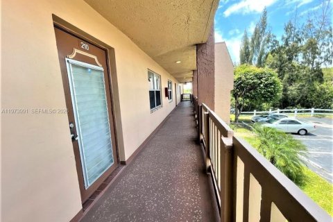 Condo à Sunrise, Floride, 2 chambres  № 2036524