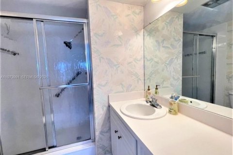 Copropriété à vendre à Sunrise, Floride: 2 chambres, 78.97 m2 № 2036524 - photo 16