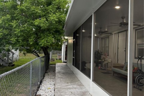 Terreno en venta en Miami, Florida № 2085465 - foto 14