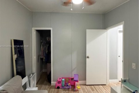 Terreno en venta en Miami, Florida № 2085465 - foto 12