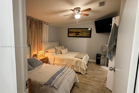 Terreno en venta en Miami, Florida № 2085465 - foto 5