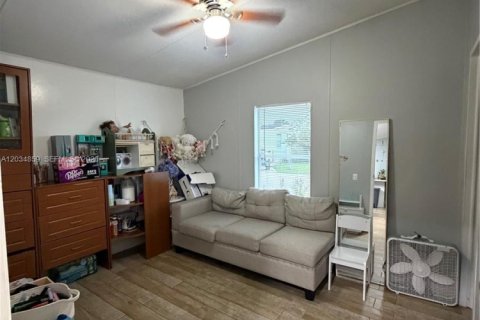 Terreno en venta en Miami, Florida № 2085465 - foto 11