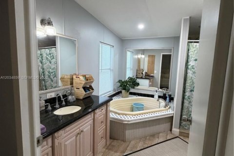 Terreno en venta en Miami, Florida № 2085465 - foto 6