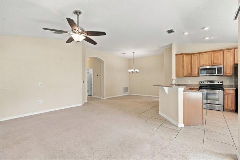 Villa ou maison à vendre à Tampa, Floride: 4 chambres, 161.56 m2 № 2389325 - photo 10