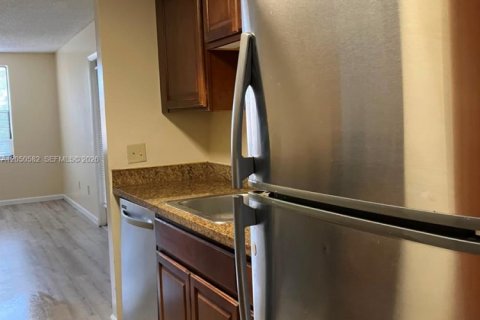 Copropriété à louer à Pompano Beach, Floride: 2 chambres, 91.04 m2 № 2190320 - photo 7