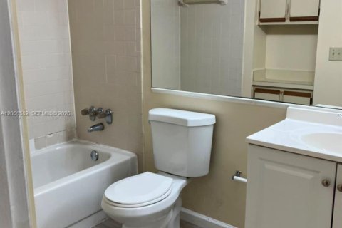 Copropriété à louer à Pompano Beach, Floride: 2 chambres, 91.04 m2 № 2190320 - photo 12