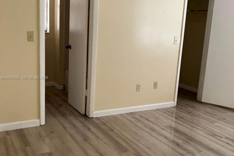 Copropriété à louer à Pompano Beach, Floride: 2 chambres, 91.04 m2 № 2190320 - photo 10