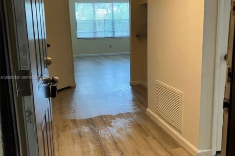 Copropriété à louer à Pompano Beach, Floride: 2 chambres, 91.04 m2 № 2190320 - photo 2
