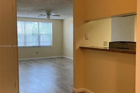 Copropriété à louer à Pompano Beach, Floride: 2 chambres, 91.04 m2 № 2190320 - photo 3