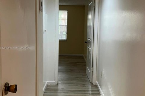 Copropriété à louer à Pompano Beach, Floride: 2 chambres, 91.04 m2 № 2190320 - photo 4