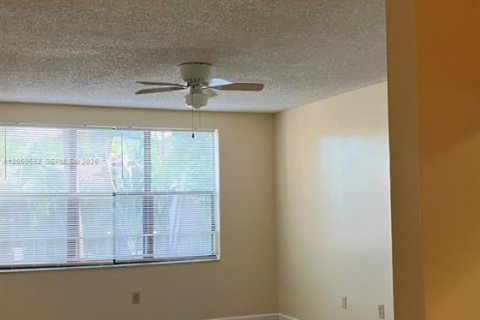 Copropriété à louer à Pompano Beach, Floride: 2 chambres, 91.04 m2 № 2190320 - photo 9