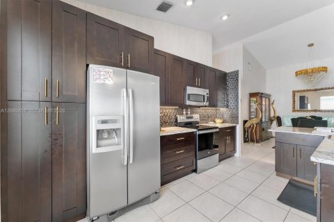 House in Boynton Beach, Florida 3 bedrooms, 173.17 sq.m. № 2087792 - photo 13