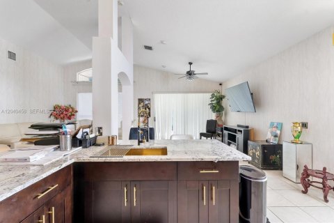 House in Boynton Beach, Florida 3 bedrooms, 173.17 sq.m. № 2087792 - photo 12