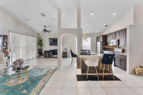 House in Boynton Beach, Florida 3 bedrooms, 173.17 sq.m. № 2087792 - photo 7