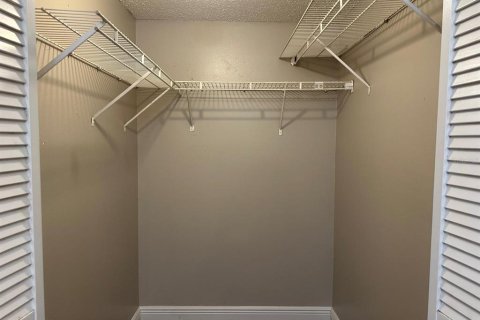 Condo in Orlando, Florida, 2 bedrooms  № 1912511 - photo 14